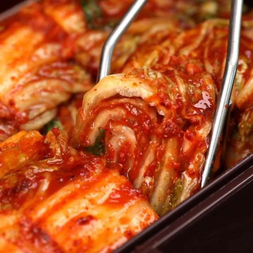 수작업으로 정성스레 만든 시원아삭 포기김치 이미지