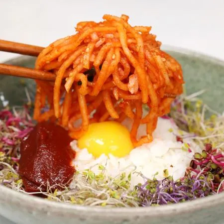 아삭하고 달달한 햇 무생채 이미지