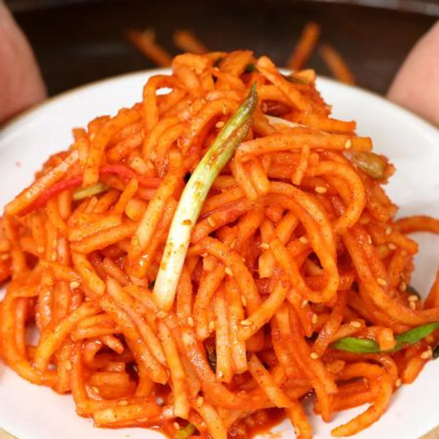 아삭하고 달달한 햇 무생채 이미지