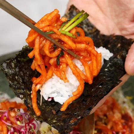 아삭하고 달달한 햇 무생채 이미지