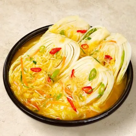 깔끔하고 시원함에 달달한 국물맛이 일품 단호박백김치