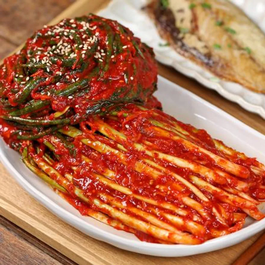계속 끌리는 알싸한 매콤함 파김치 이미지