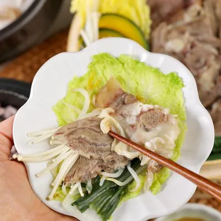쫄깃 담백한 콜라겐 가득 한우소머리수육 이미지