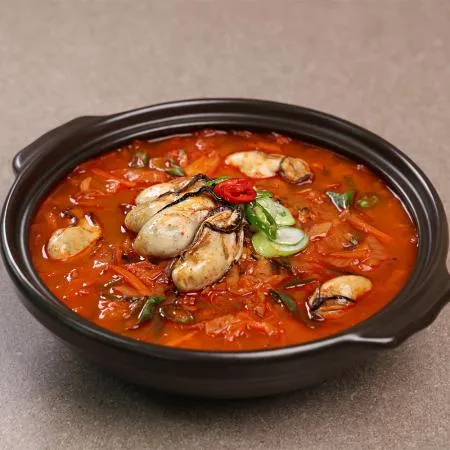 얼큰한 불맛 가득 통영 굴 짬뽕