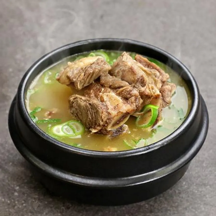 아낌없이 고기가 듬뿍 진한 왕 갈비탕 이미지