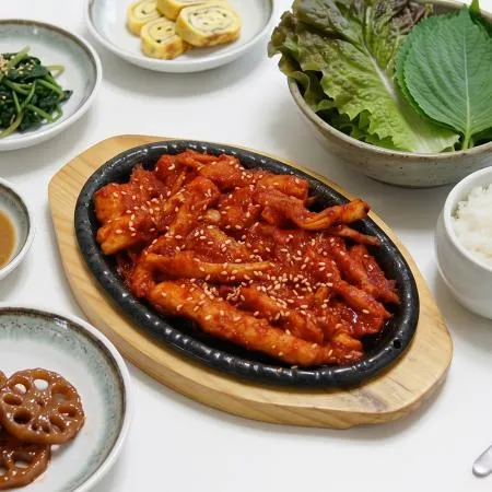 더덕무침 4kg, 고추장더덕무침 고추장양념 더덕 나물무침 반찬 업소용 식자재 대용량 특가 천년의반찬 이미지