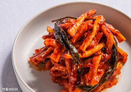  ❤️무료배송❤️ 반찬단지 무말랭이무침 2kg 8개 1박스 업소용 식당용 족발집 보쌈집 밑반찬