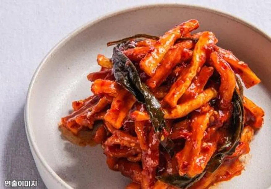 ❤️무료배송❤️ 반찬단지 무말랭이무침 2kg 8개 1박스 업소용 식당용 족발집 보쌈집 밑반찬 이미지