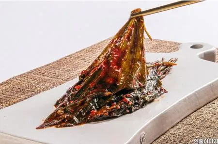  ❤️무료배송❤️ 반찬단지 깻잎무침 2kg 8개 1박스 업소용 식당용 양념깻잎 깻잎지 이미지
