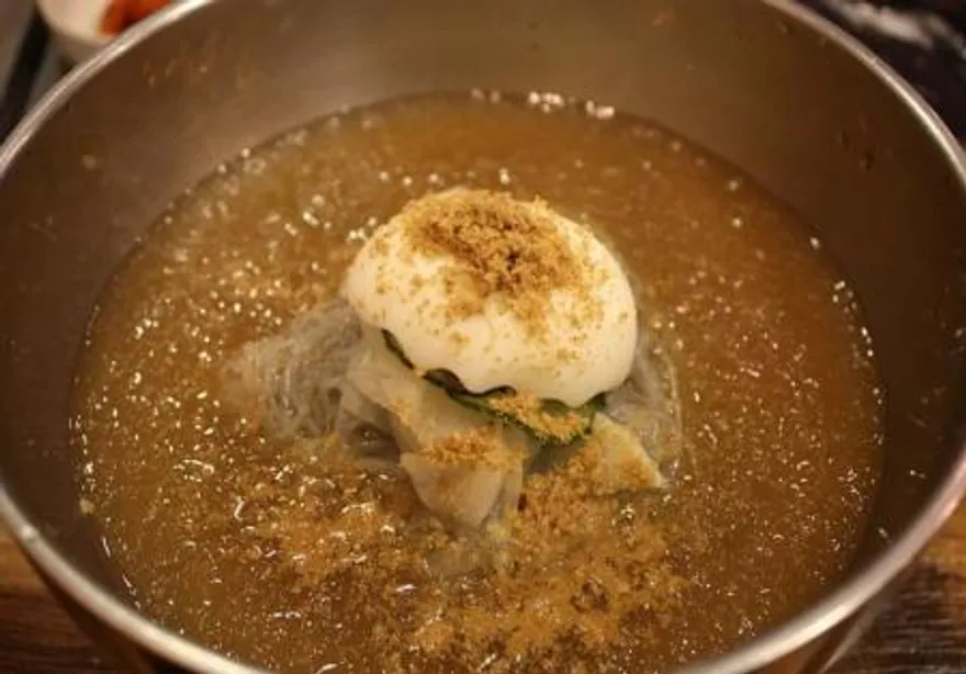 농민식품 동치미육수 350g 1박스 30개입 업소용 식당용 동치미냉면육수 1인분냉면육수 이미지