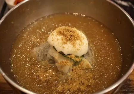 농민식품 동치미육수 350g 1박스 30개입 업소용 식당용 동치미냉면육수 1인분냉면육수 이미지