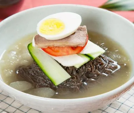 농민 사골맛육수 350g 1박스 30개입 업소용 식당용 사골냉면육수 1인분냉면육수 이미지