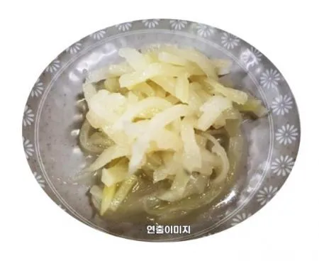 ❤️무료배송❤️ 반찬단지 무짠지채 1kg 10개 1박스 업소용 식당용 밑반찬 짠지채 이미지