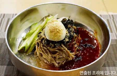 ❤️무료배송❤️ 맛찬들 백미식품 막국수 업소용 쟁반막국수 막국수사리 2kg 1박스 10개입 이미지