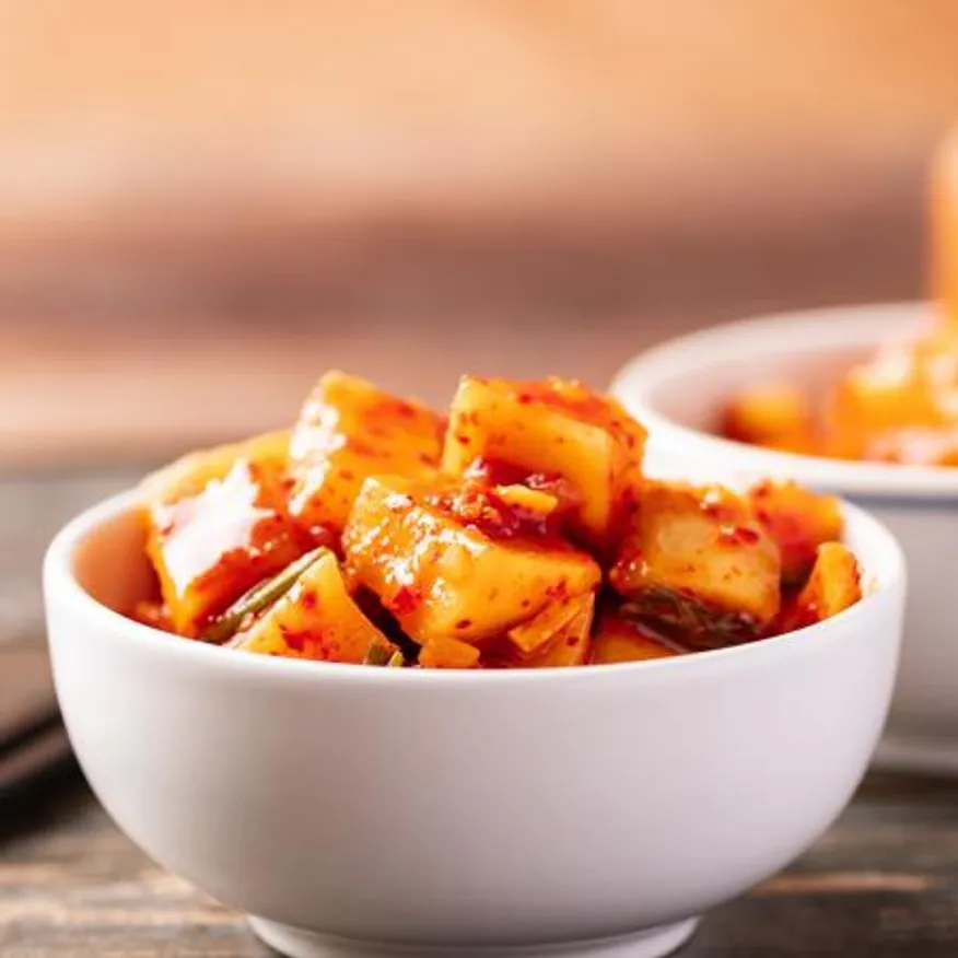 먹판사 국내제조 국산무 깍두기10kg HACCP 인증 익지않은 맛있게 매콤함 설렁탕 감자탕 국밥등 식당업소용 대용량김치 아이스박스+아이스팩 포장 이미지