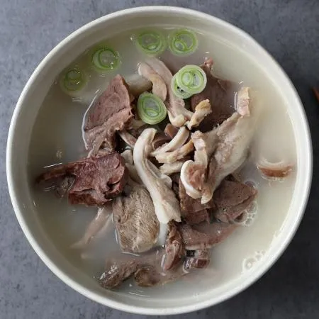 먹판사 돼지내장국밥 700g 22봉 오소리, 염통, 돼지머리고기가 푸짐하게 들어있는 넉넉한 양 이미지
