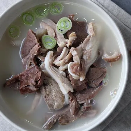 먹판사 돼지내장국밥 700g 22봉 오소리, 염통, 돼지머리고기가 푸짐하게 들어있는 넉넉한 양 이미지