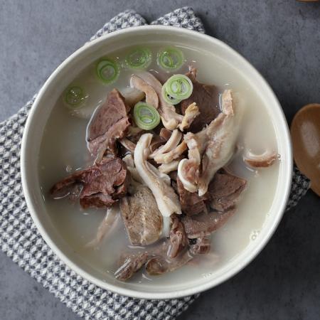먹판사 돼지내장국밥 700g 22봉 오소리, 염통, 돼지머리고기가 푸짐하게 들어있는 넉넉한 양 이미지