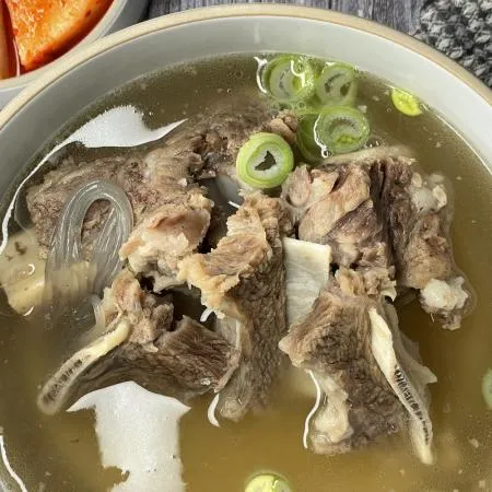 먹판사 실속갈비탕700gX3봉 뜯어먹는 재미가 있는 고기와 국물이 넉넉한 궁중식품 소갈비탕 이미지