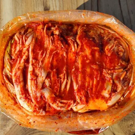 햇뜰김치10kg 배추포기김치 (무르지않음, 숙성지아님)종이박스포장 업소용 식자재업계 최상품 김치 이미지