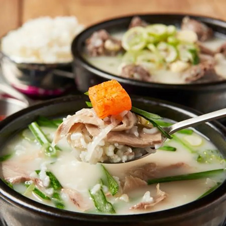 먹판사 국내제조 국산무 깍두기10kg HACCP 인증 익지않은 맛있게 매콤함 설렁탕 감자탕 국밥등 식당업소용 대용량김치 아이스박스+아이스팩 포장 이미지