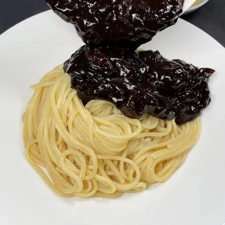 해스민 짜장소스 250g 돼지고기, 양파, 감자 큼직한 건더기가득 전문점용 즉석냉동식품 짜장면 짜장밥 이미지