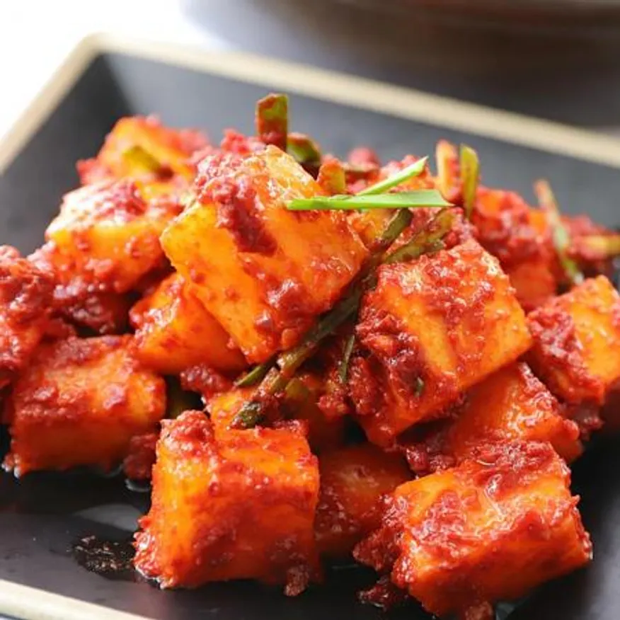 먹판사 국내제조 국산무 깍두기10kg HACCP 인증 익지않은 맛있게 매콤함 설렁탕 감자탕 국밥등 식당업소용 대용량김치 아이스박스+아이스팩 포장 이미지