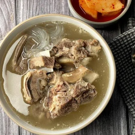 먹판사 실속갈비탕700gX3봉 뜯어먹는 재미가 있는 고기와 국물이 넉넉한 궁중식품 소갈비탕 이미지