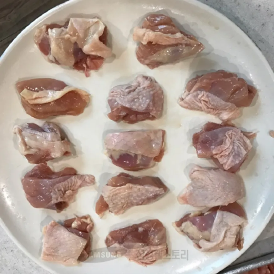 (16:30마감)냉동수입닭다리살(3*3CM/브라질산/2KG/PAC) 이미지