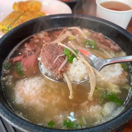 안심추리 부드러운 자숙 소고기 1kg 수육 전골 국밥용 부속고기 꽃등살 (한우곰탕육수증정) 이미지