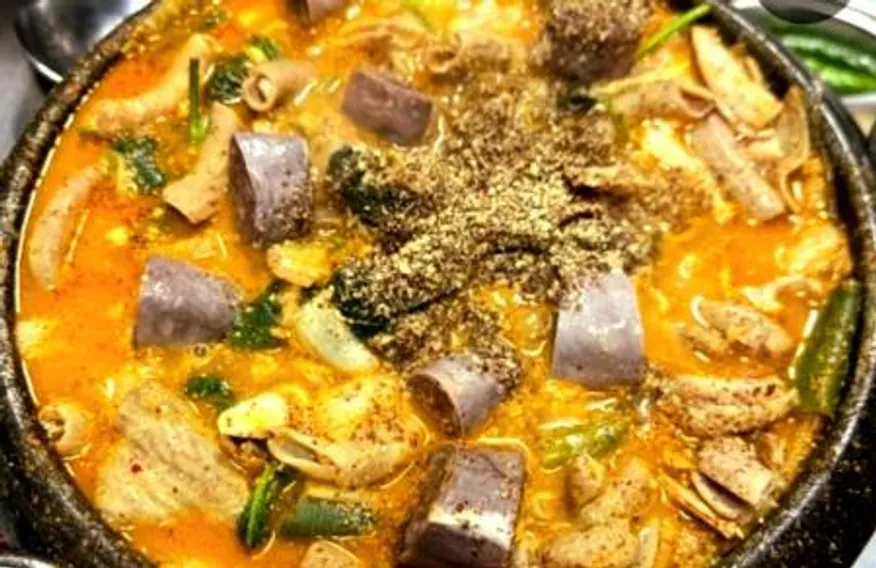 얼큰 시레기순대국 700g 이미지