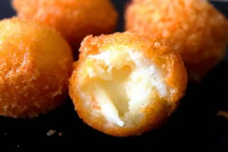 디케이 모짜렐라 치즈볼 1kg 사이드메뉴 리뷰이벤트 냉동 이미지