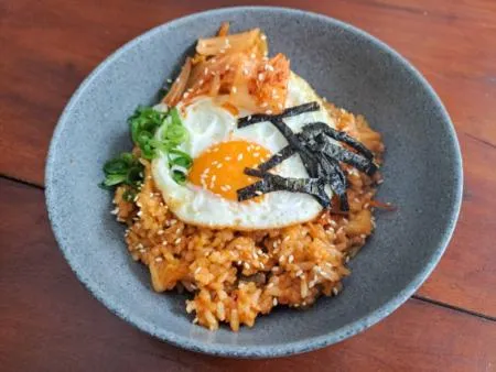 [박스판매] 한우물 김치볶음밥 300g 30봉 간편식 피시방 이미지