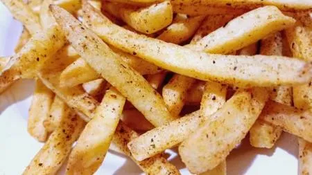 램웨스턴 케이준배터드후라이감자튀김 2kg 냉동 양념감자 양념막대감자튀김 이미지