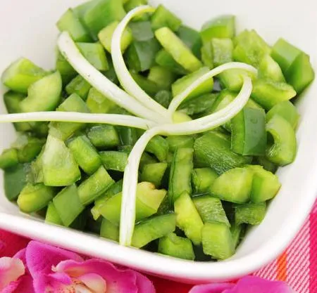 [초록] 마당발 청피망 [다이스] 1kg 냉동피망 100% 중국산 이미지