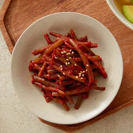 아삭아삭 손이가는 마늘쫑무침 200g