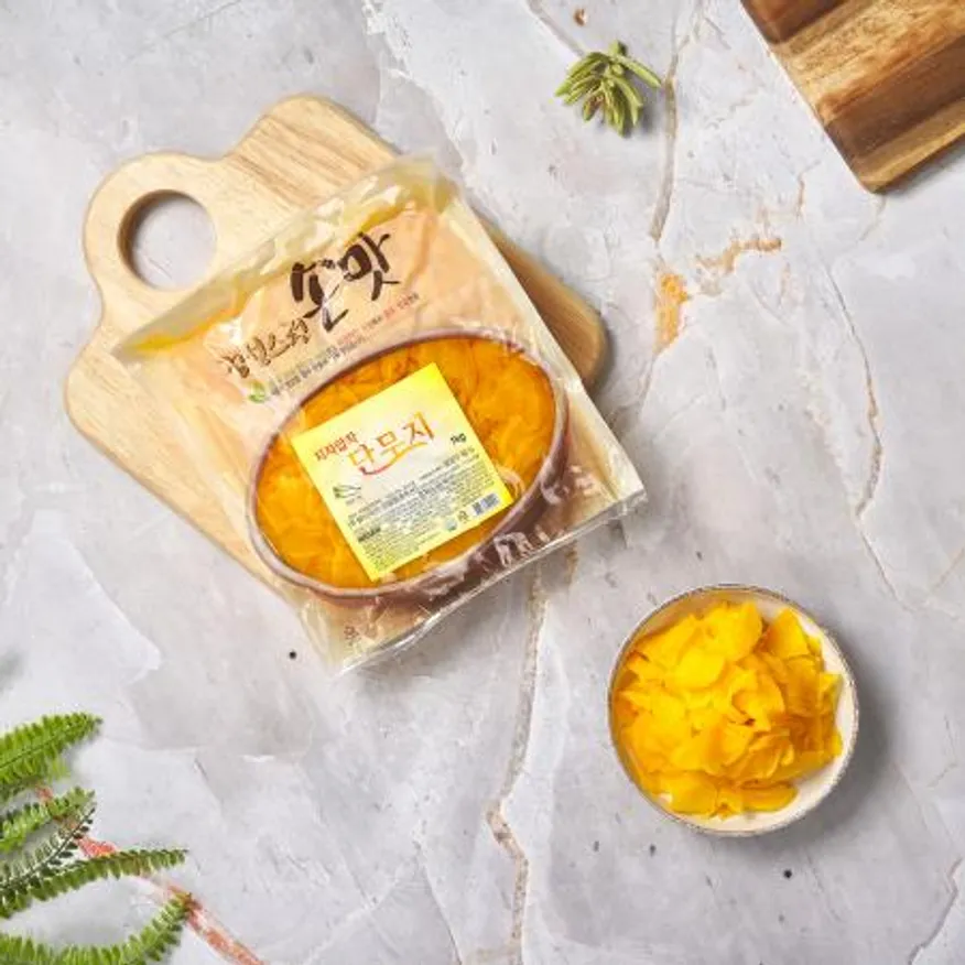 으뜸 치자압착단무지(슬라이스) 1kg(진공) 일식단무지 압착단무지 으뜸농산 이미지