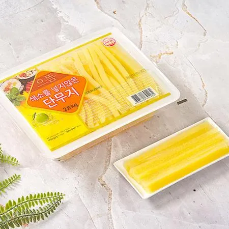 으뜸 색소를 넣지않은 단무지 2.8kg(무색소 김밥단무지 11mm) 4팩(1박스) 으뜸 농산 으뜸엘엔에스 으뜸에프에스 이미지