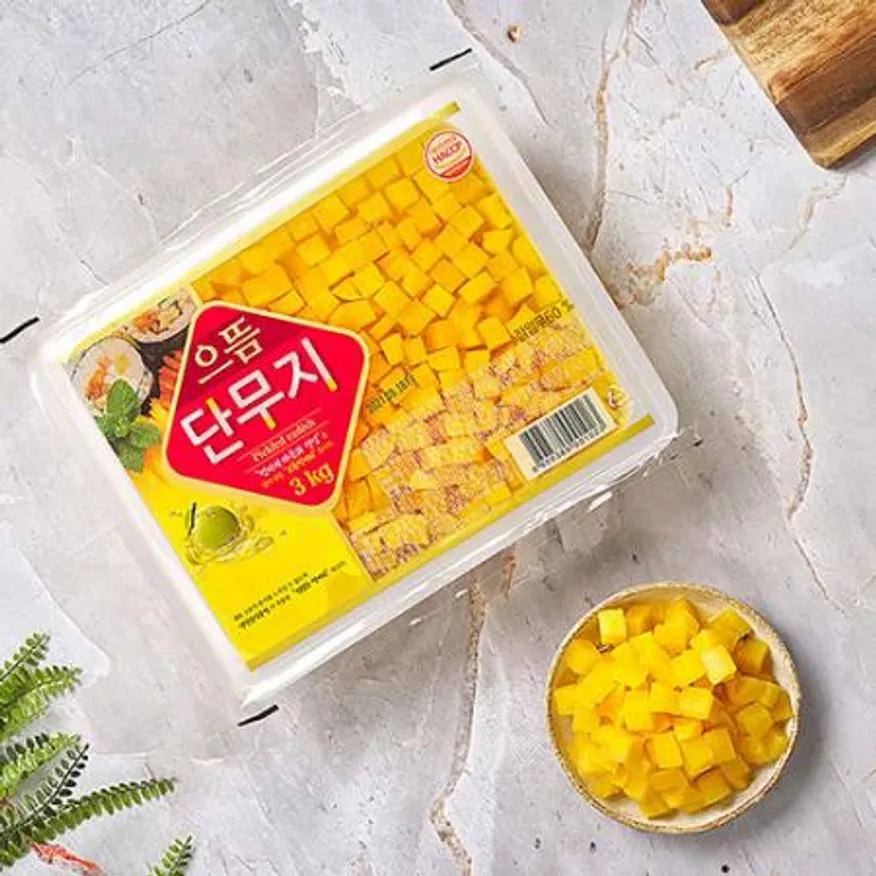 으뜸 깍뚝단무지 3kg 4팩(1박스) 으뜸 농산 으뜸엘엔에스 으뜸에프에스 이미지