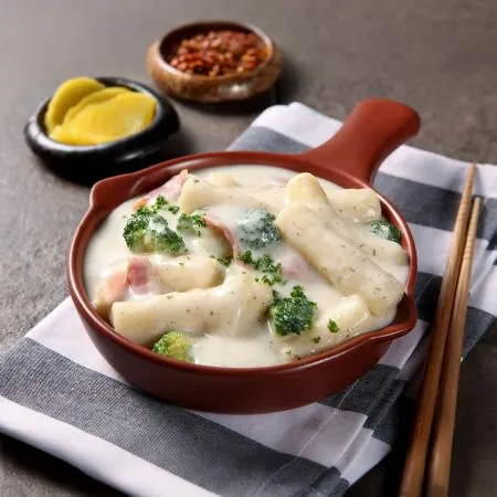 맛플랜 비비푸드 까르보나라 떡볶이 밀키트 기본구성(밀떡) 2인분 이미지